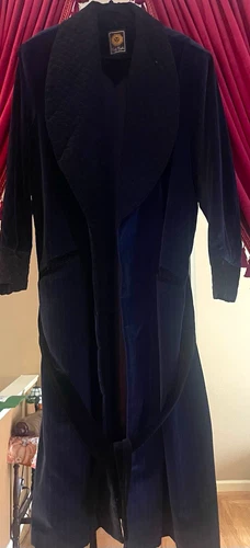 Tachi Taylor Men's vintage style smoking jacket/robe - product listing photo