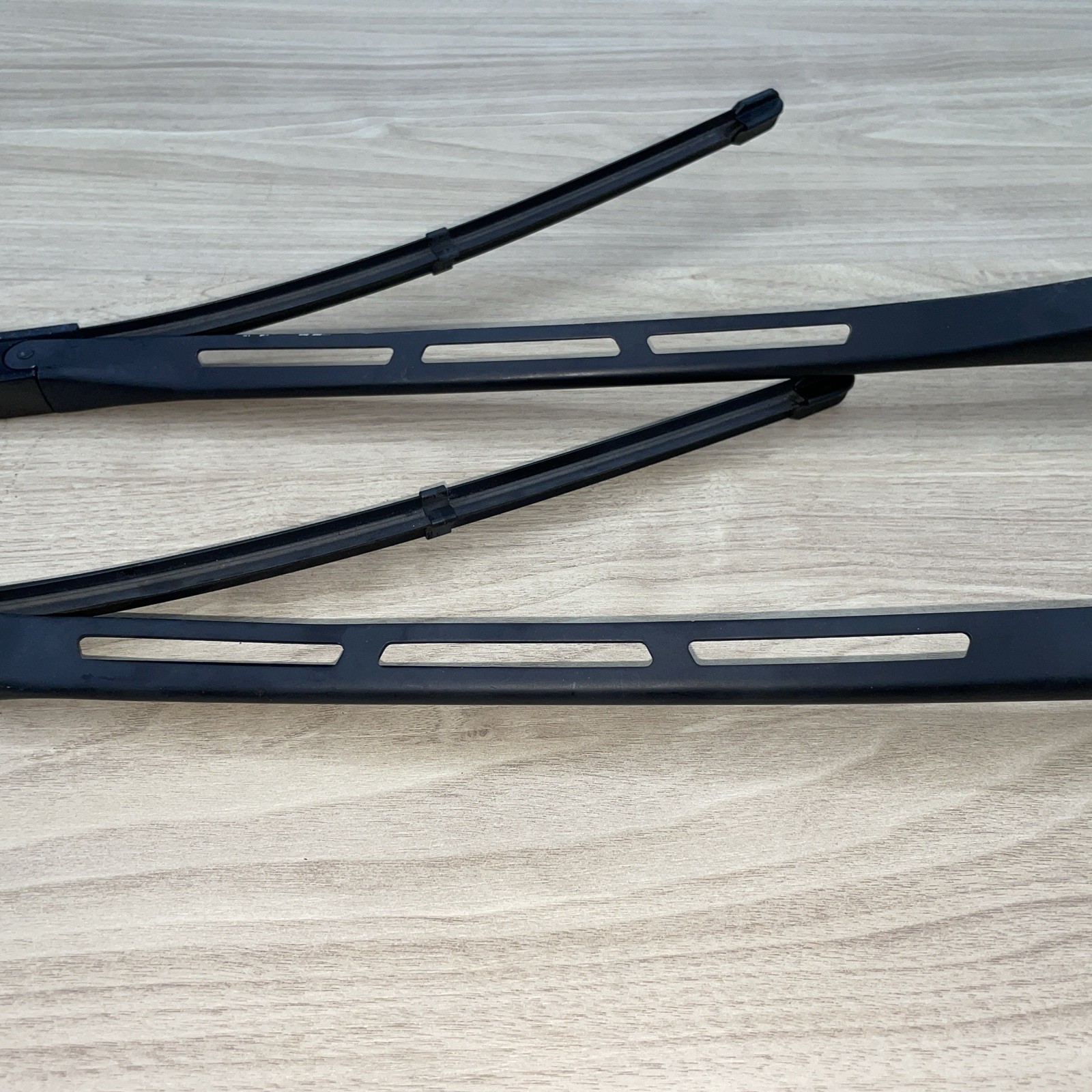 2006-2012 BENTLEY CONTINENTAL FLYING SPUR FRONT LEFT RIGHT WIPER ARM SET OEM