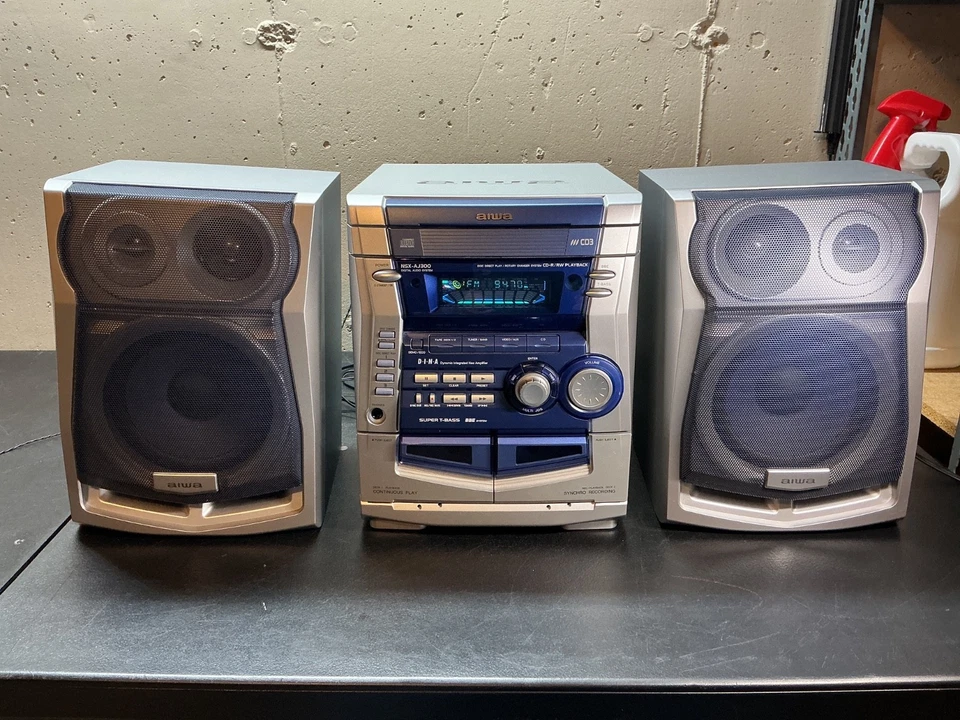 Aiwa NSX-AJ300 系统 3 CD/收音机/AUX/双磁带播放器! — 第 3/4 张图片