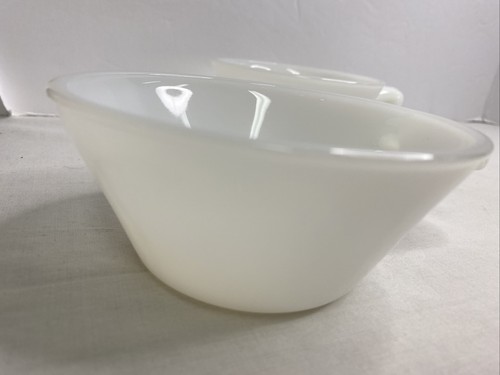 4 Vintage Anchor Hocking Fire King Ware Milk Glass Small Bowl w/ Handle 5-2/16 W - Picture 3 of 12