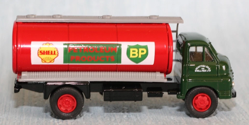 LLEDO VANGUARDS VA7001 BEDFORD S TYPE TANKER BOXED - Image 3 of 4