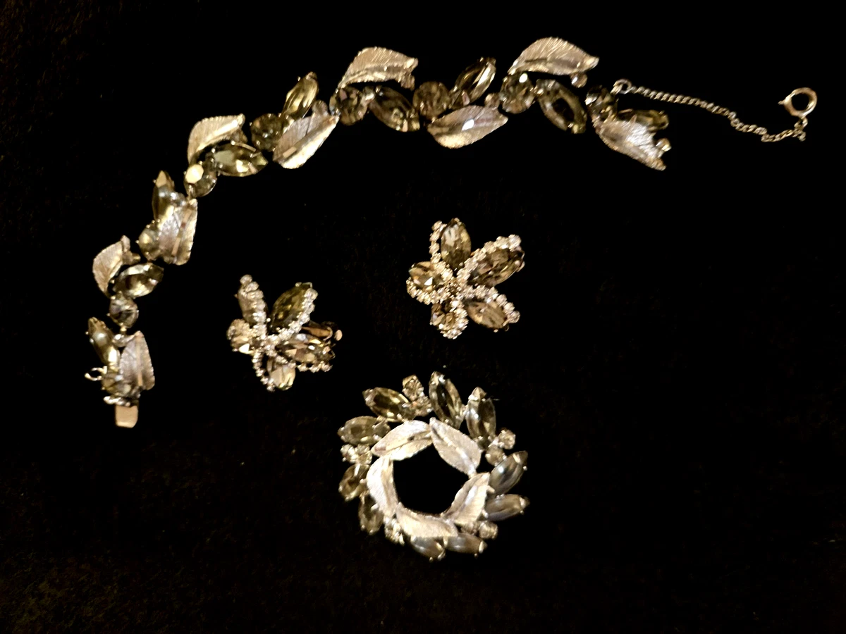 25+ Weiss Fashion Signed Vintage & Antique Jewelry Sets for sale