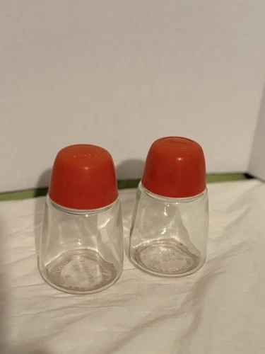 Federal Housewares VCA Corp.  Vintage Salt & Pepper Shakers Orange Screw Top Lid