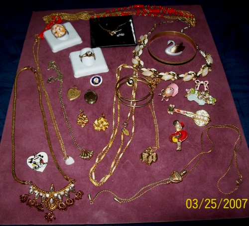 Vintage gold tone costume jewelry lot Neckaces,bracelet,Pins, Rings(Adj.) Charms