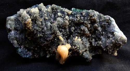 Stilbite bow on green coral chalcedony matrix minerals specimen - Picture 2 of 2