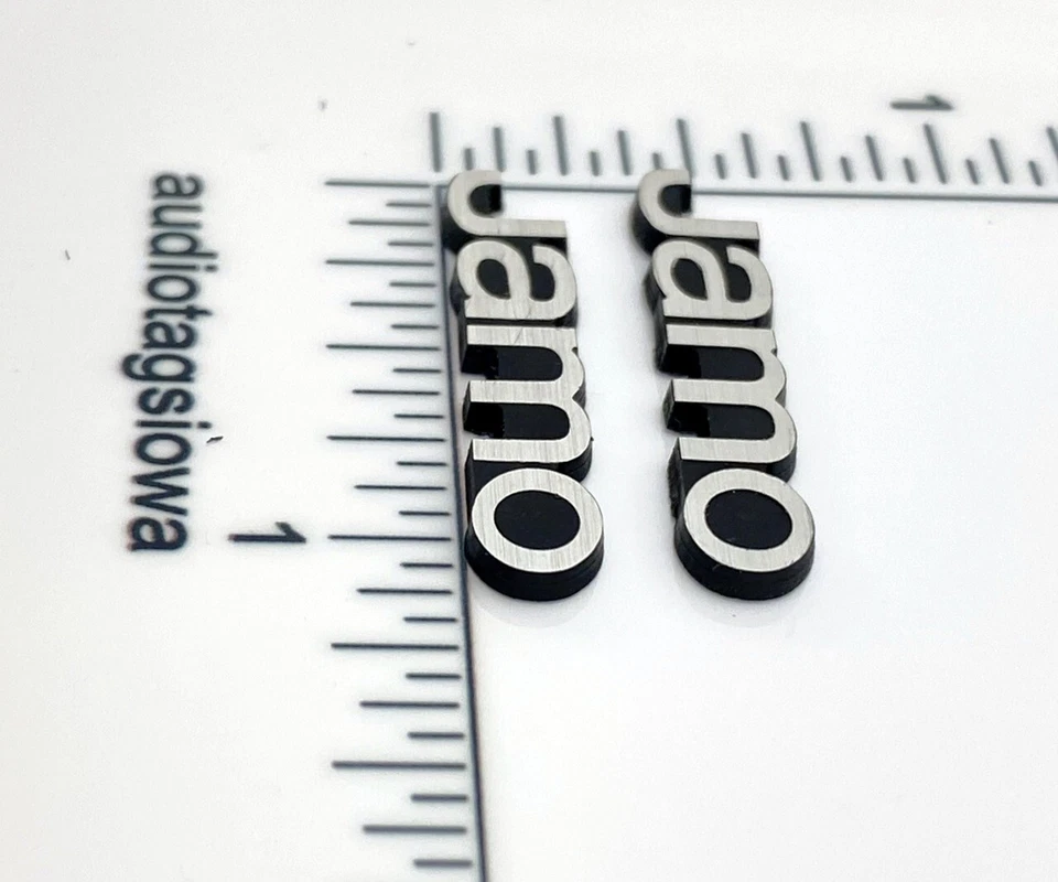 Par de logotipos de altavoz Jamo de plástico inciso plateado Foto 2 de 4