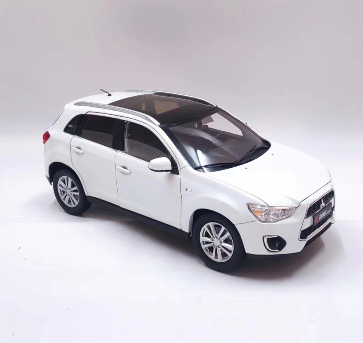 1/18 Mitsubishi ASX / RVR 2015 SUV China Mitsubishi Dealer