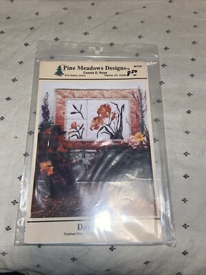 NEW DAY LILIES 26-1/2'' x 34-1/2'' QUILT PATTERN FROM PINE MEADOWS DESIGNS