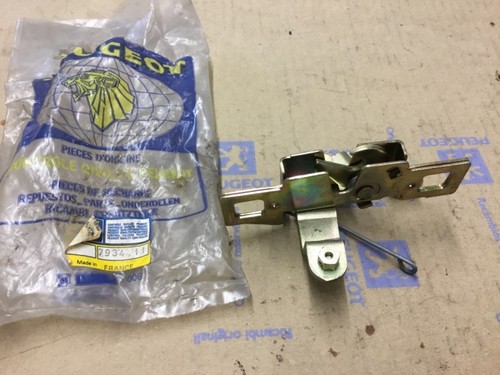Genuine Peugeot 304 coupe cab 504 Bonnet Lock catch Latch 793411 left capot - Picture 2 of 3