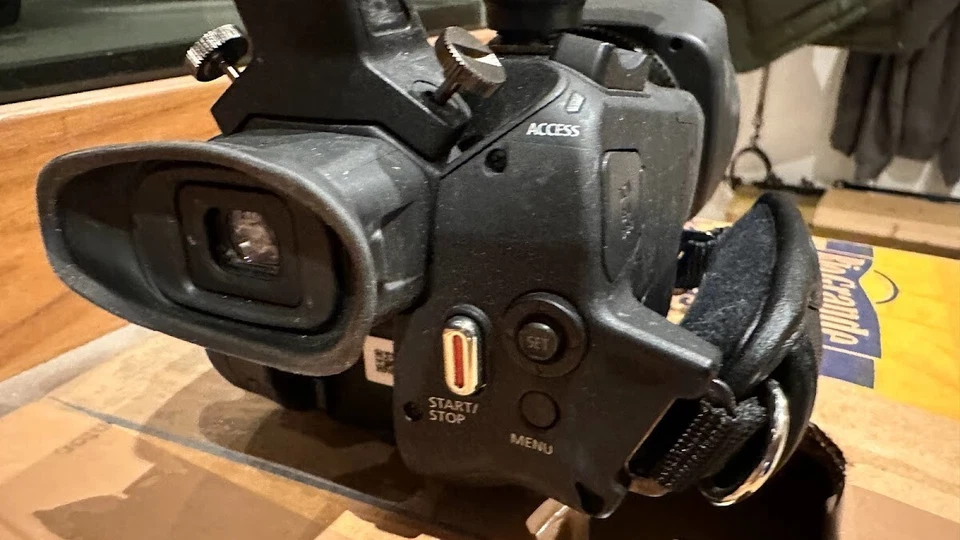 Canon XA40 Ultra HD Professioneller Camcorder - Schwarz HÄNDLER TOP - Bild 2 von 4