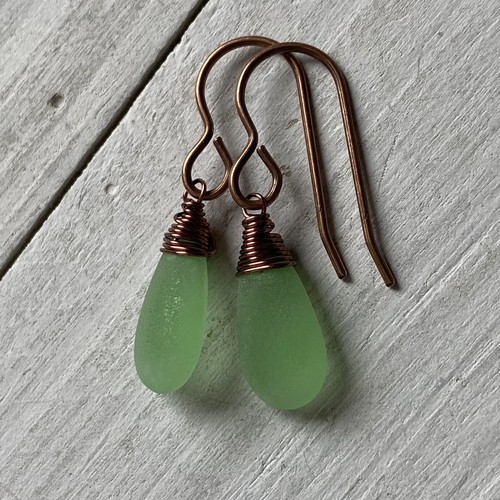 Min Favorit Peridot grün Meer Glas Träne & Kupfer Handwerk Wickel Ohrringe - Bild 3 von 5
