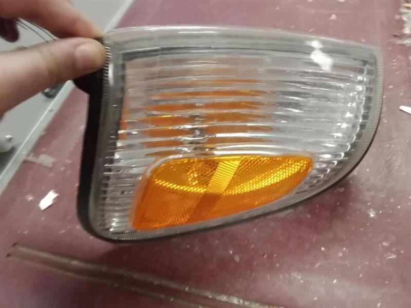 Luz de esquina/estacionamiento para pasajeros lámpara de estacionamiento señal de giro compatible con 97-00 TACOMA 66474 Foto 2 de 3