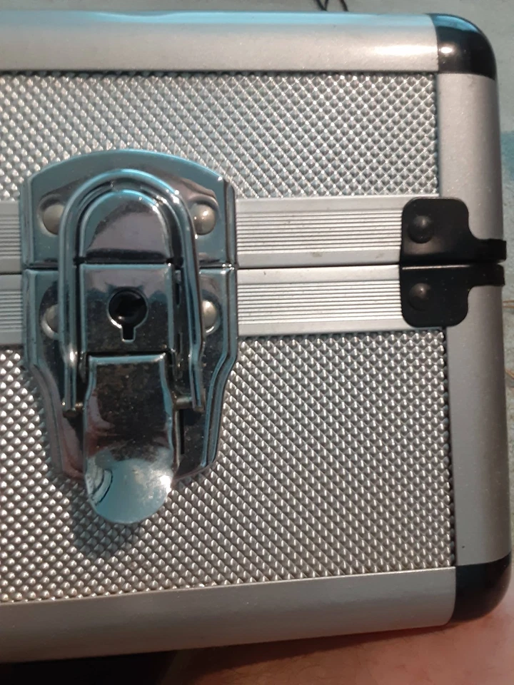 Estuche para cámara de aluminio - duro - con correa extraíble - espuma en el interior Foto 2 de 4