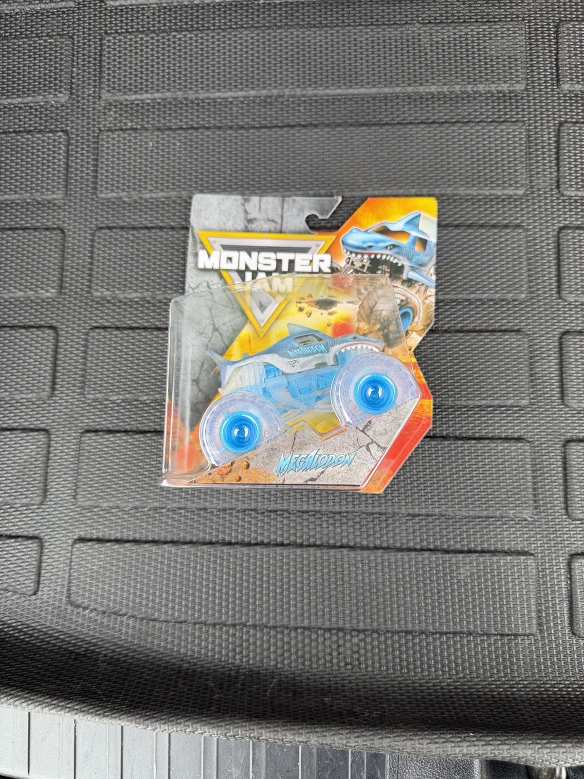 Spin Master Monster Jam Series 38 MEGALODON 1:64 Ghost Crew CHASE Brand New