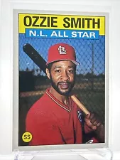 1986 Topps Ozzie Smith Baseball Card #704 NM-Mint FREE SHIPPING