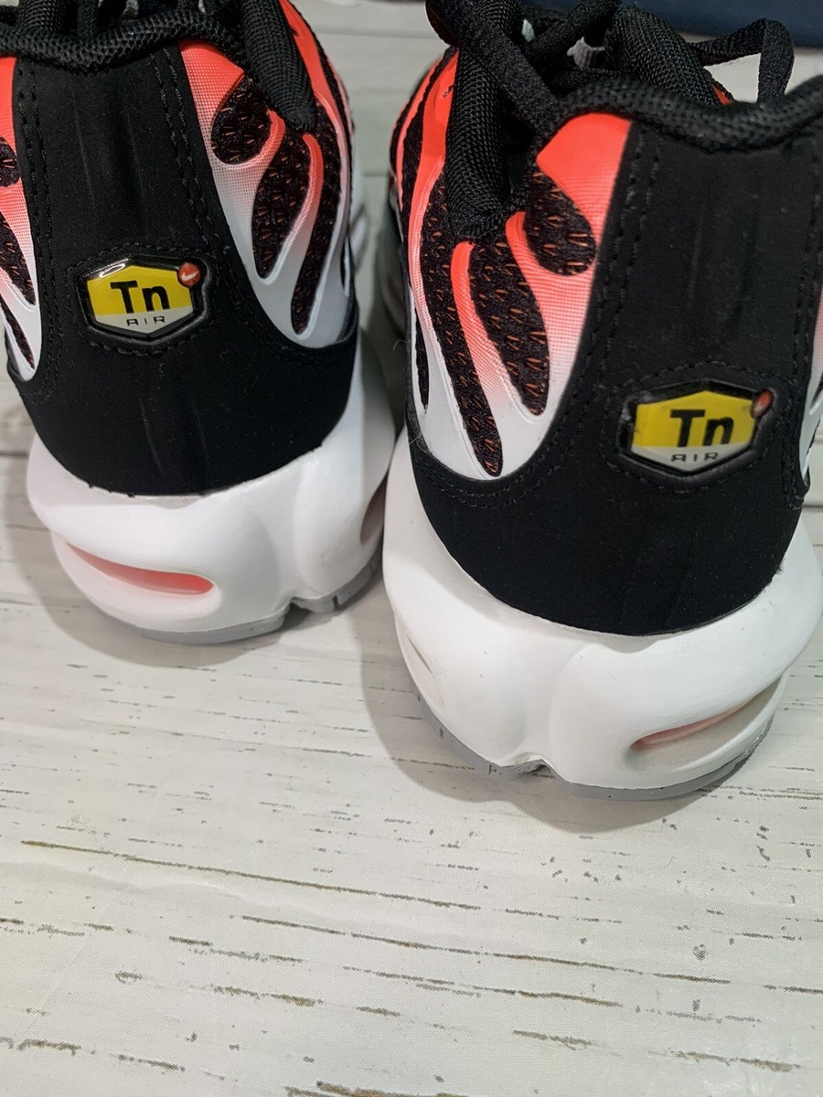 Nike Air Max Plus TN Hot Lava Running Black Crimson 852630  display picture 1