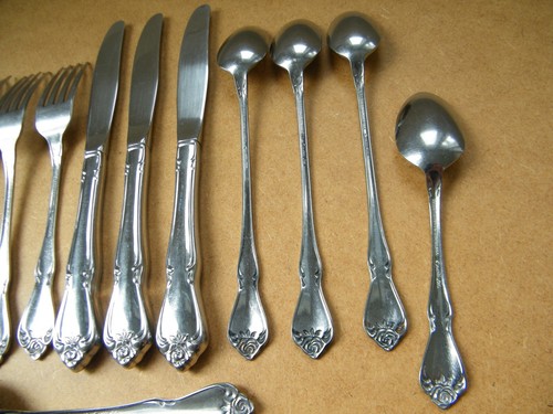 VTG Oneida Arbor Rose True Rose Stainless Steel Flatware Set of 12 Pieces - Picture 7 of 12
