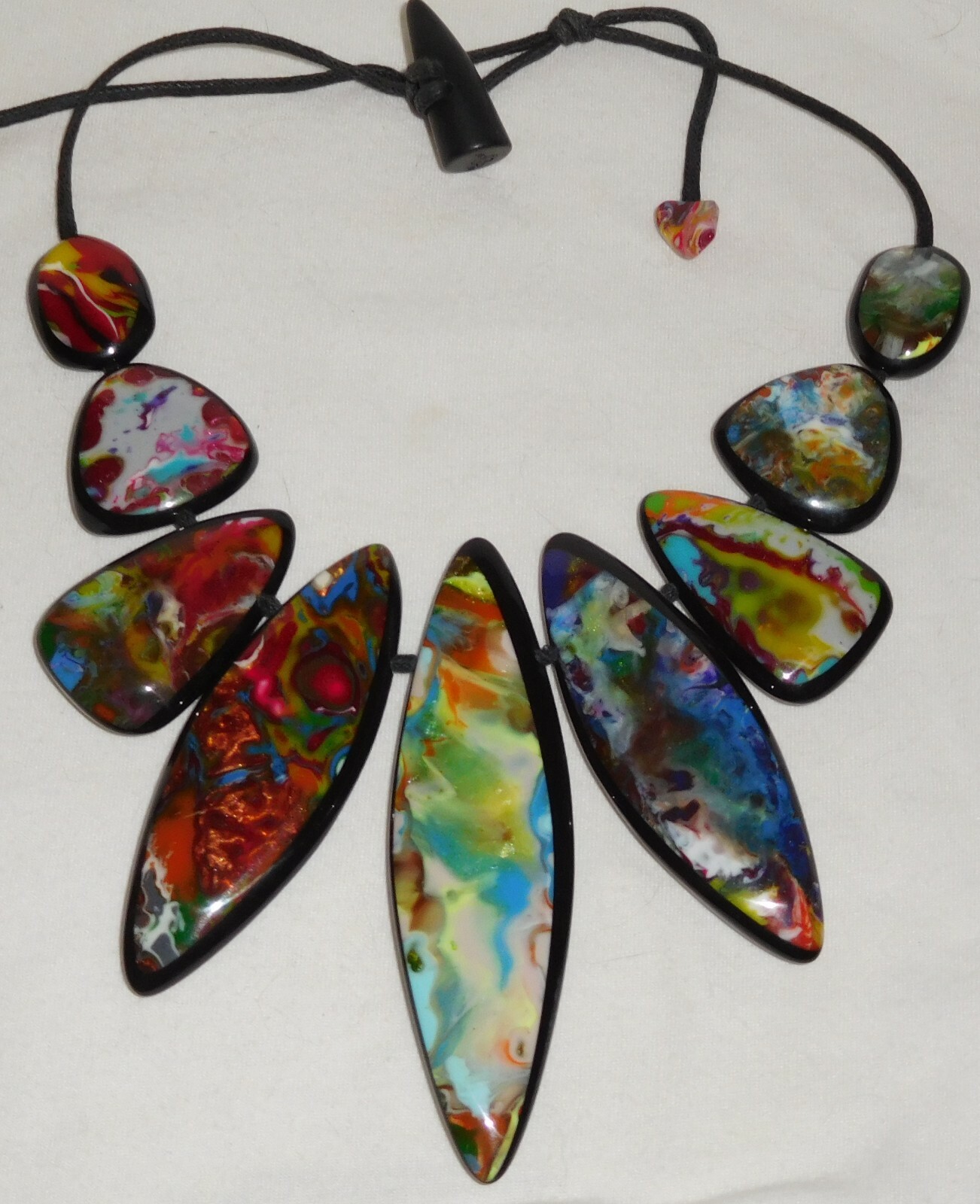 Sobral Navete Frive Pollock Vibrant Hues w Black Edging Necklace Brazil Import Popularna wyprzedaż, nowe wydanie