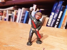 1940s  GREEN BARCLAY B243/ 938 LEAD DIME STORE G.I. SOLDIER BOMB THROWER
