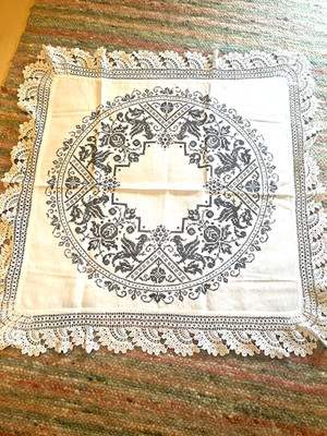 Tischdecke, Leinen, Häkelspitze, 90x90 cm, handgestickt