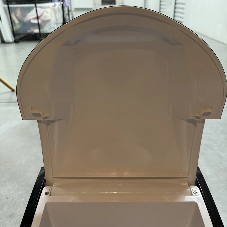 Clint Bowyer #33 Cheerios Chevy Impala NASCAR Cool Works Hard 10 Qt. Cooler Rare - Image 4 of 4