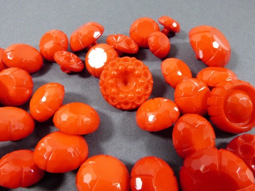 Mixed size lot of Red color Fun 33 pc Plastic Sewing Buttons - Picture 3 of 8