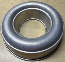 "Molde de gelatina/pastel Bundt de aluminio simple vintage sin marca 8,25"" x 2,25"" de profundidad"