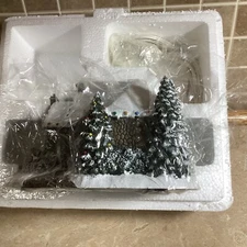 2002 HAWTHORNE VILLAGE "“ VILLAGE ANTIQUES "“ Kinkade’- Antique Sign In Place