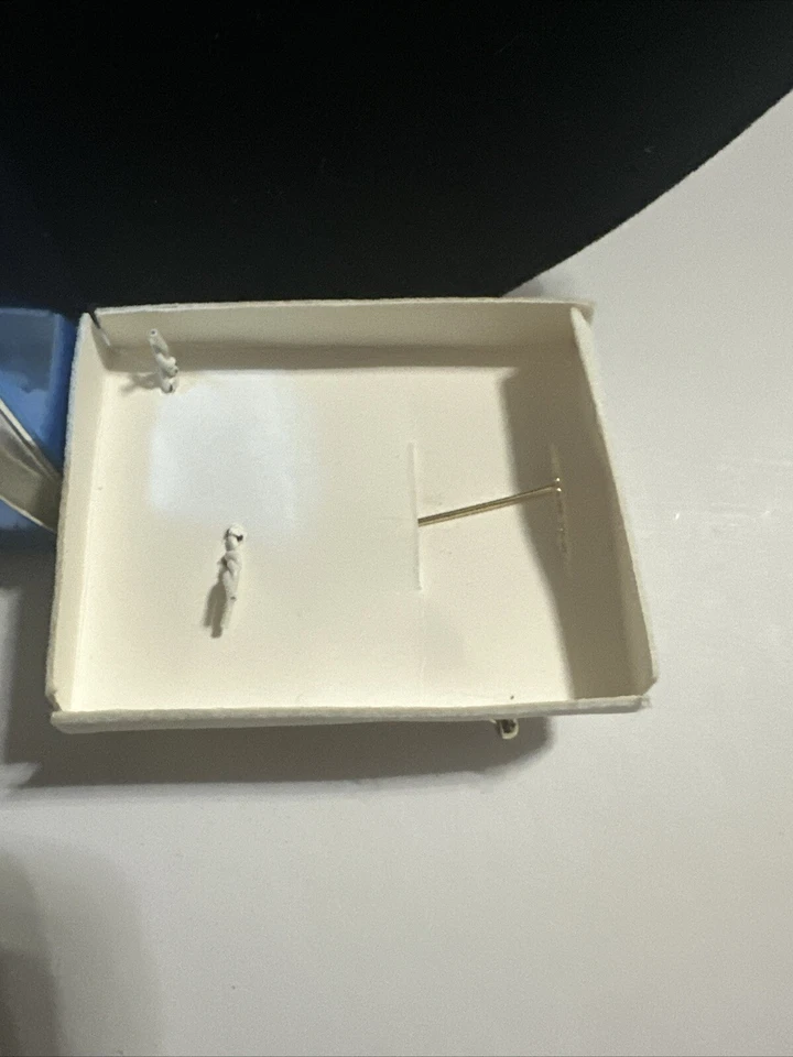 Avon President’s Recognition Achievement Pin President’s Club Female 2005-2006 - Image 4 of 4