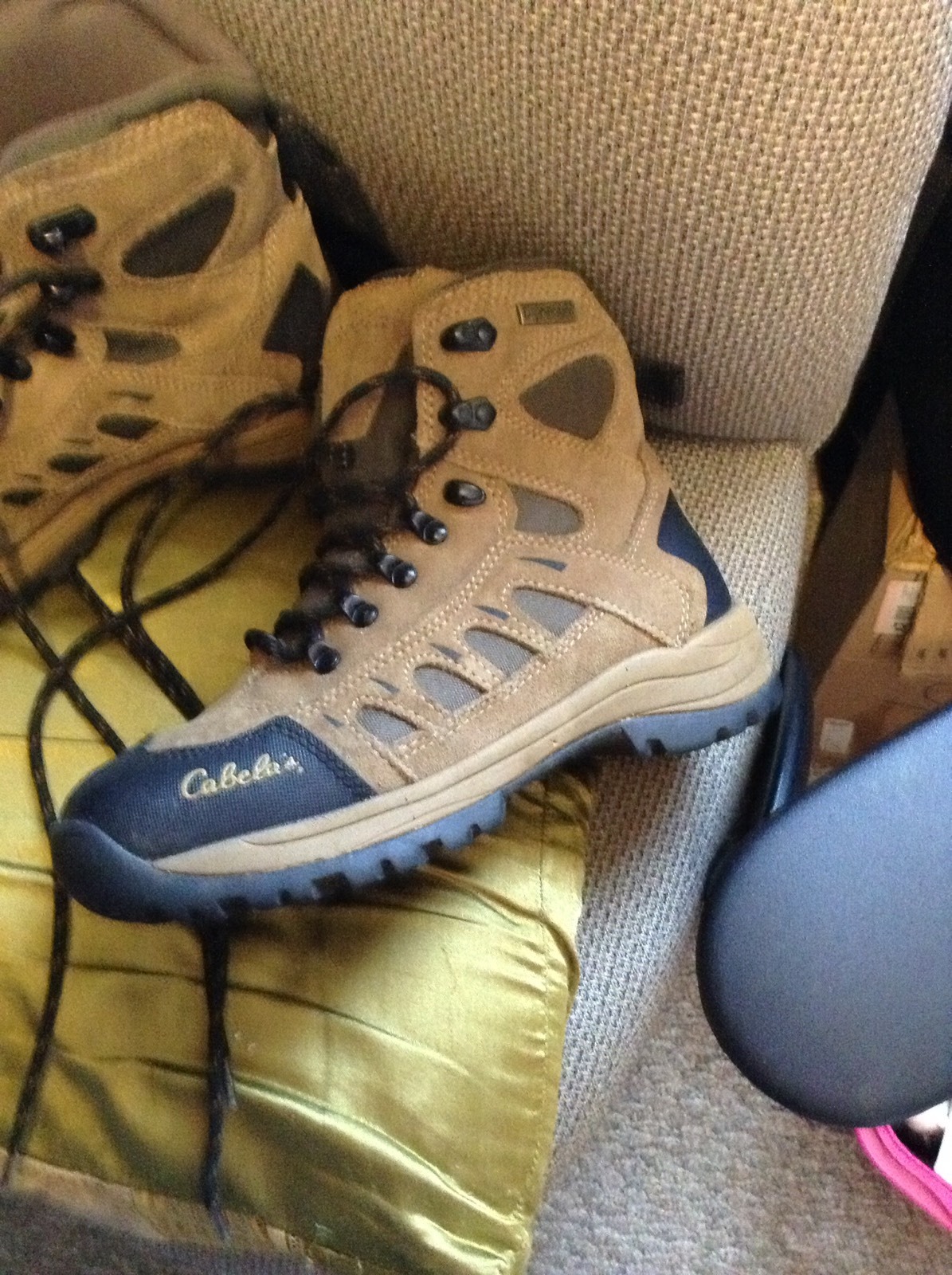 Women's Cabela's Hiking Boots Size 7D 3M Ultra Thinsulate Dry Plus EUC