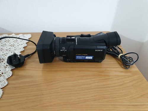 Sony HXR-NX70E Digital HD Camera Recorder Camcorder, LCD BROKEN