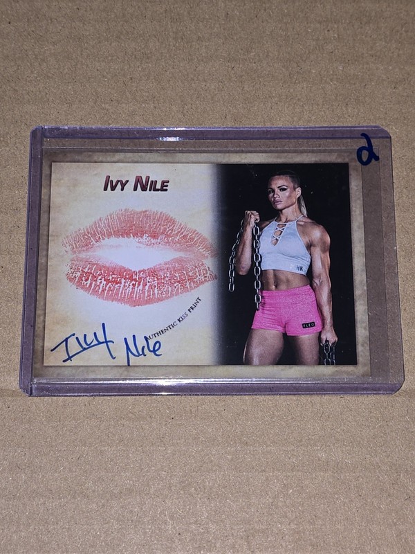 Ivy Nile WWE Signed Kiss Card Wrestler Model Collectors Expo #2