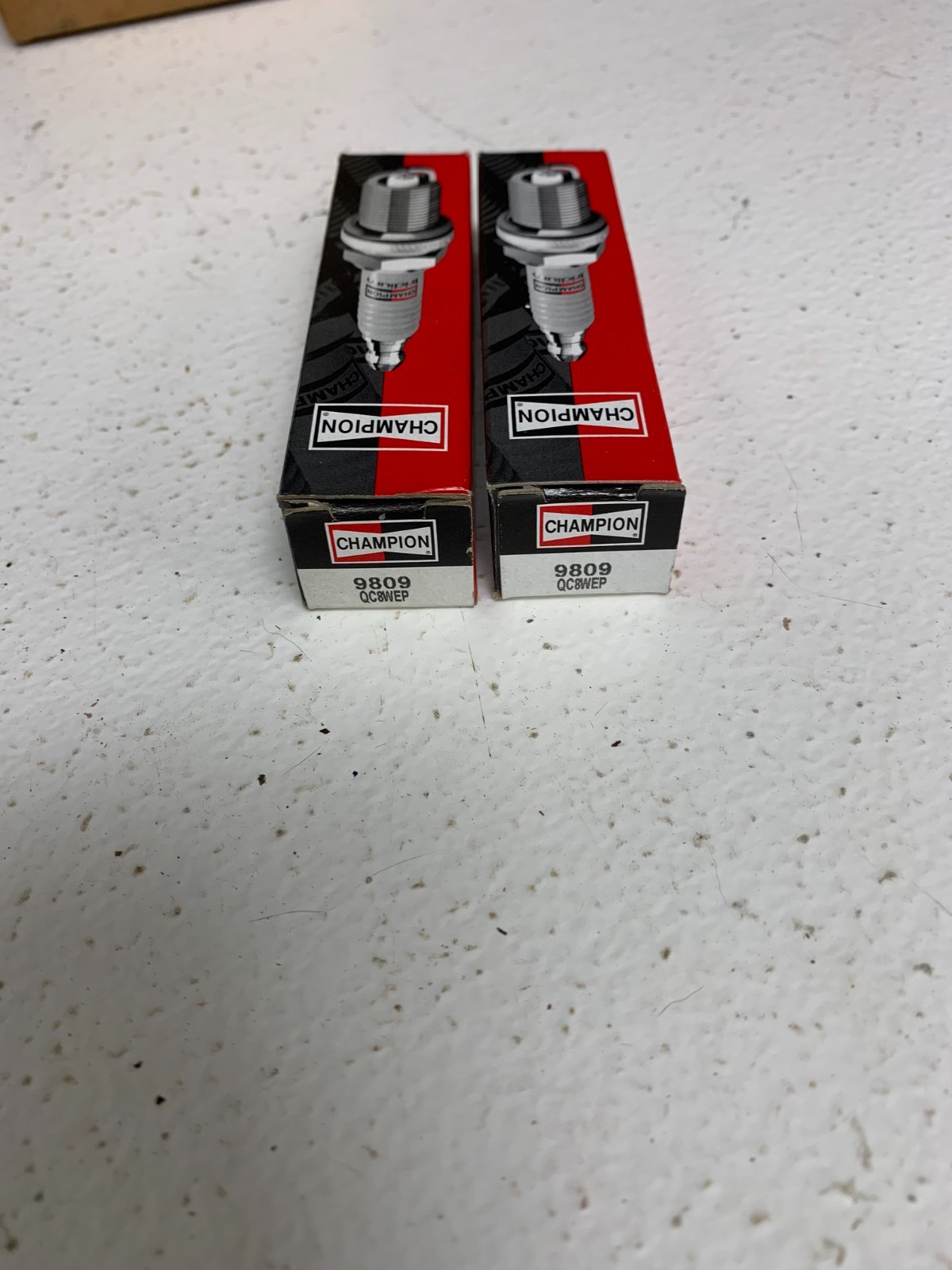 GENUINE NOS CHAMPION QC8WEP SPARK PLUGS 2      9809     BXR