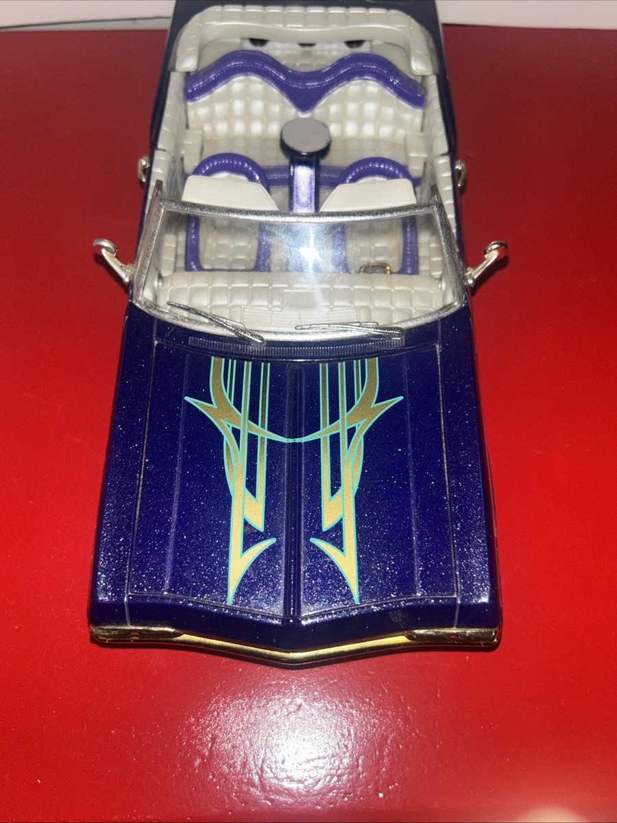 ホットウィール　ローライダー　1965 CHEVY IMPALA レア 1999 Hot Wheels 1965 '65 Chevrolet Impala LOWRIDER MAGAZINE 1/18