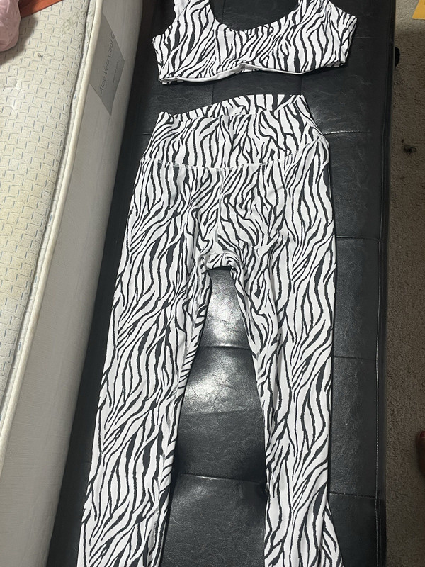 HERA Collection Zebra Print Ankle Leggings M Black White High Rise Stretch
