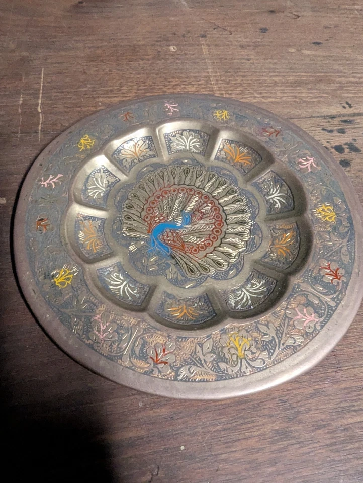 Lote de latón antiguo vintage placa de pavo real y campana de garra de elefante de latón Tanjore Foto 4 de 4