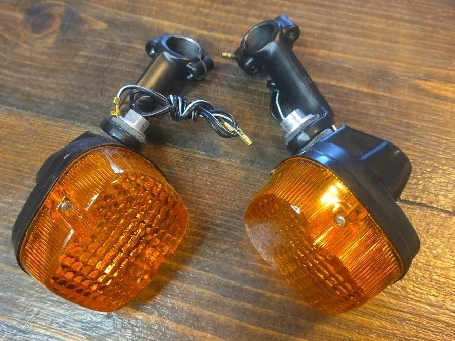 1979 - 1981 年本田 XL500S 82 XL500R XL185 XL250 前右转信号 — 第 3/4 张图片