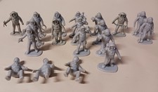 19 Vintage Plastic Astronauts