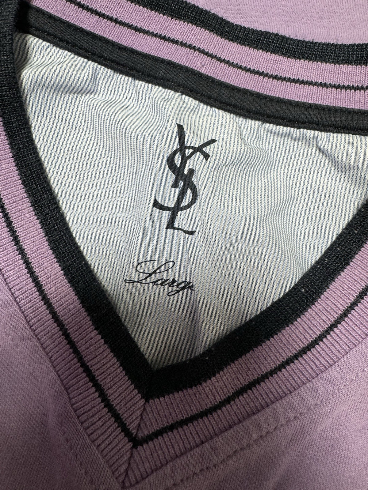 Yves Saint Laurent T shirt vintage grande scollo a V viola