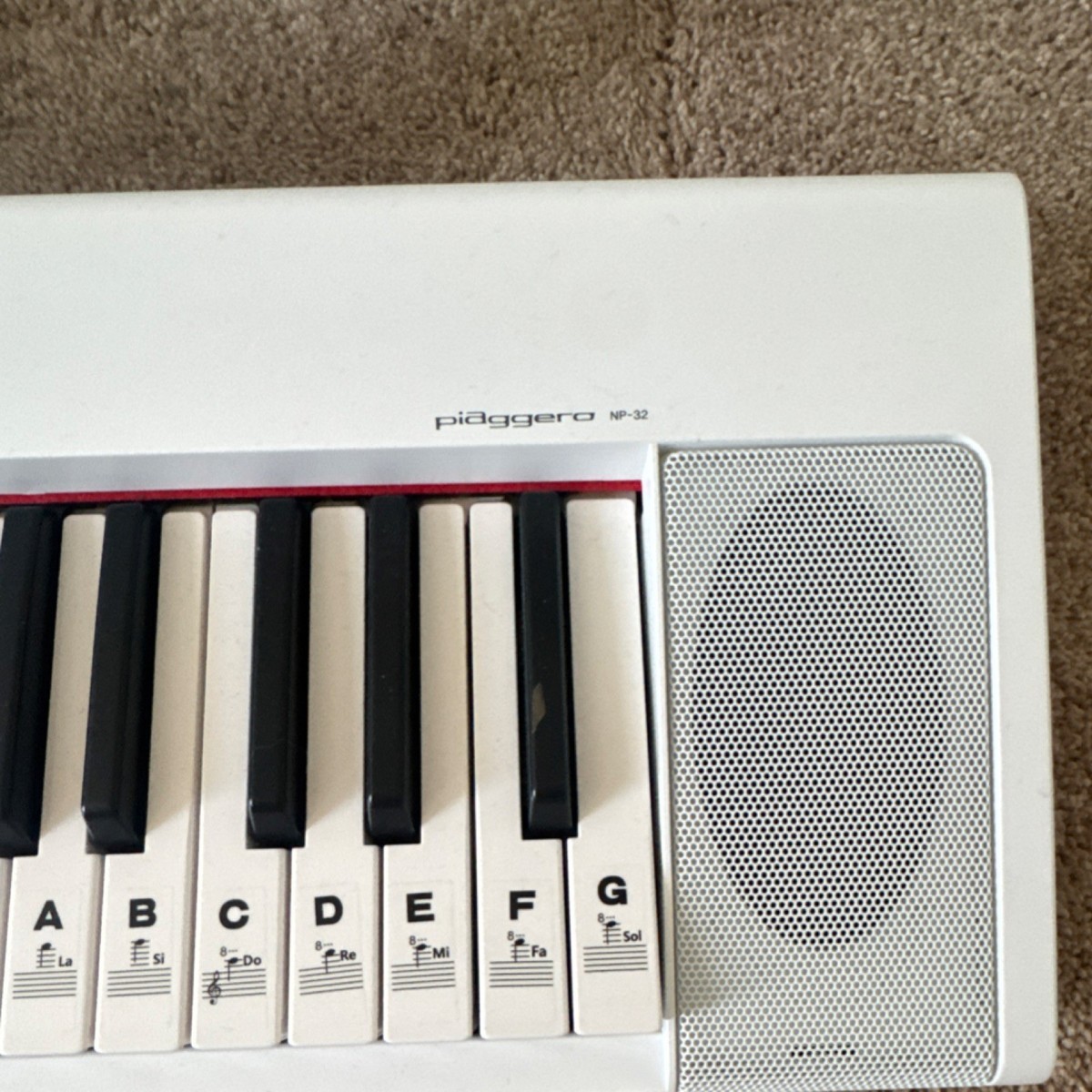 Yamaha Piaggero NP-32 76-Key White Electronic Keyboard with Built