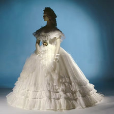 White Fluffy Victorian Wedding Dresses Elegant Strapless Lace Ruffle Pleated