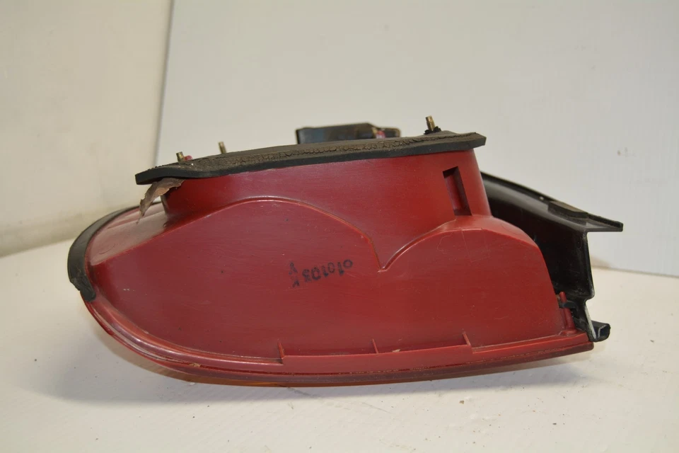 Luz trasera montada en panel QTR 1999-2001 HYUNDAI SONATA LADO DERECHO OEM, 166-60402 Foto 3 de 4