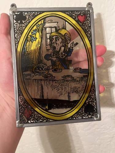 Prendisole vintage Alice nel paese delle meraviglie 5x7 Cappellaio Matto difficile da trovare vetro colorato - Foto 5 di 6