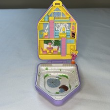 Pretty Pixies Ski Winter Chalet Ski Lodge Resort Compact Mini Playset w/ Figure