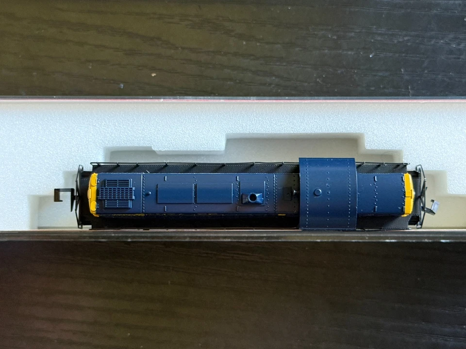 N Atlas RS-1 #4400 Santa Fe Locomotive 2396 - ME3622 - Image 3 of 4