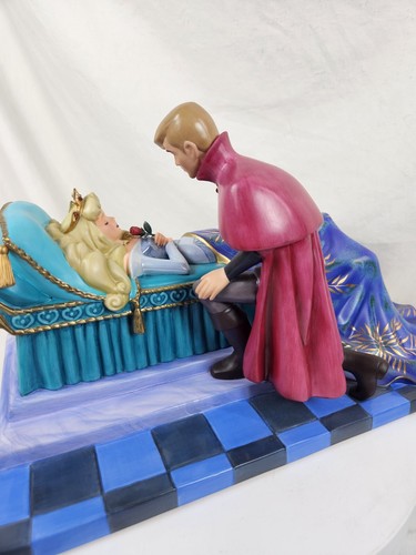 WDCC "Love's First Kiss" Sleeping Beauty, Mint w Box and COA - Picture 7 of 13