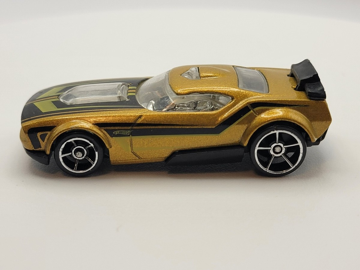 2010 Hot Wheels B32 Fast Fish Gold HW Faster Than Ever 1:64