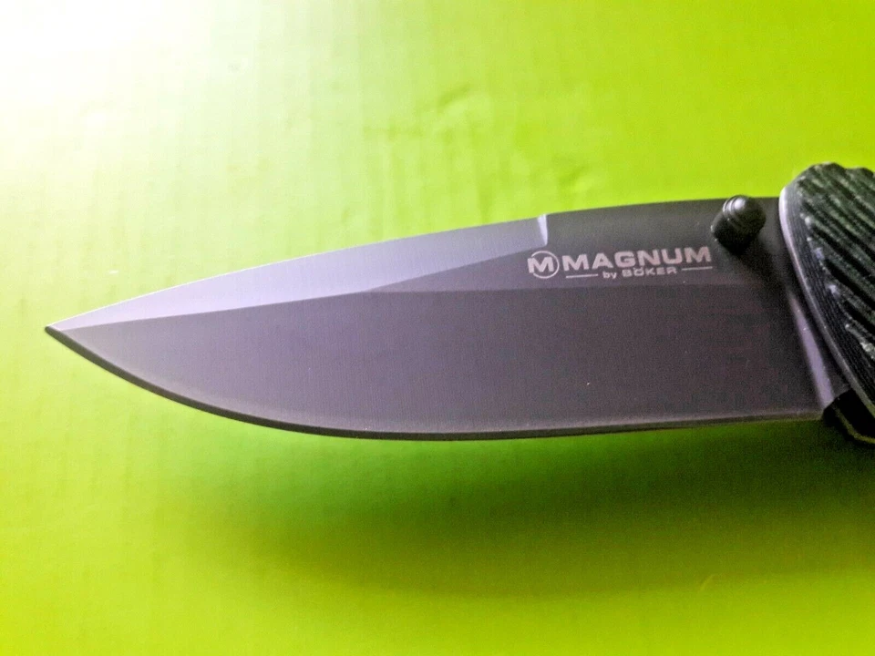 Navaja de bolsillo Boker Magnum 01MB645 "Green Grooves" con hoja de acero inoxidable 440 y clip Foto 3 de 4