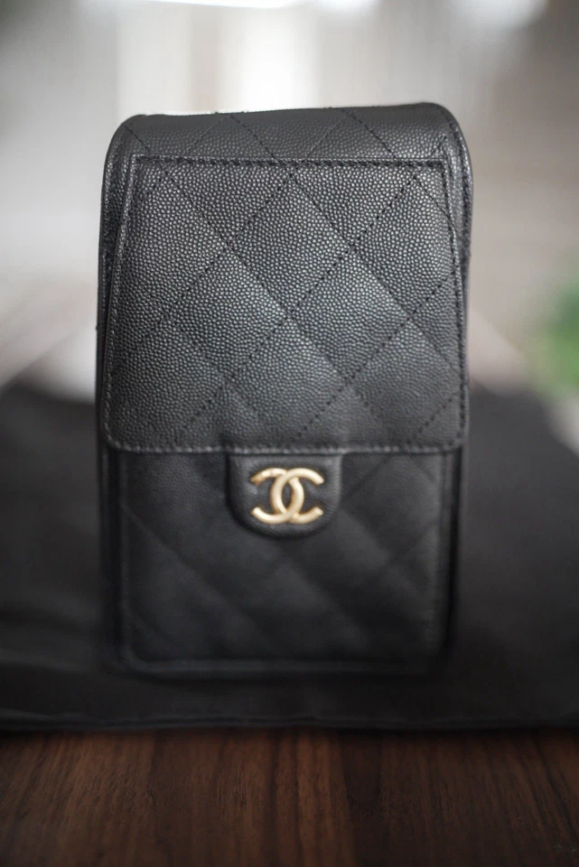 Bolso Hobo Chanel 25 C Cuero Caviar Negro Herrajes Dorados Antiguos. No incluye caja Foto 2 de 4