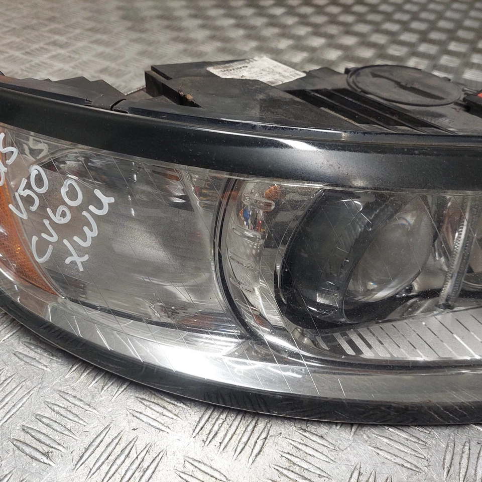 Faro conductor lado derecho xenón Volvo V50 D 2010 O/S Foto 4 de 4
